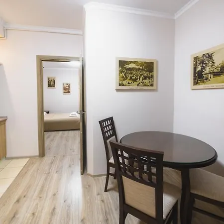 Aparthotel Zhanna Park 3*