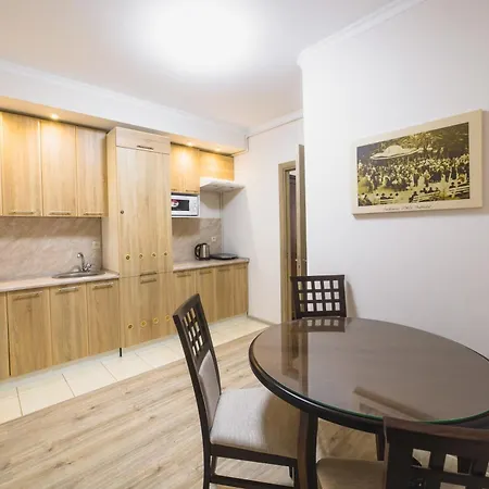Aparthotel Zhanna Park 3*