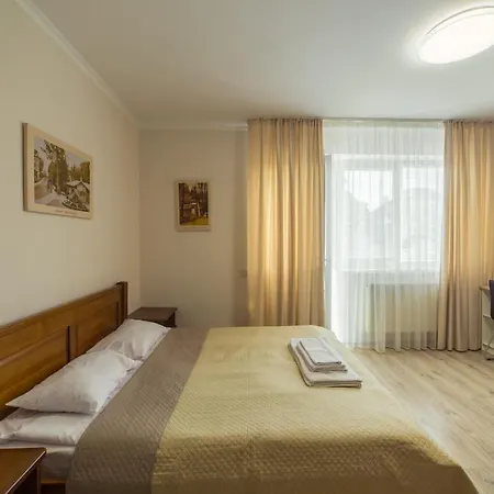 Aparthotel Zhanna Park 3*